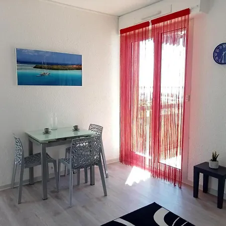 Apartment Lumineux Pour 2, Vue Ocean Avec Parking Privatif A La Rochelle - Fr-1-551-40